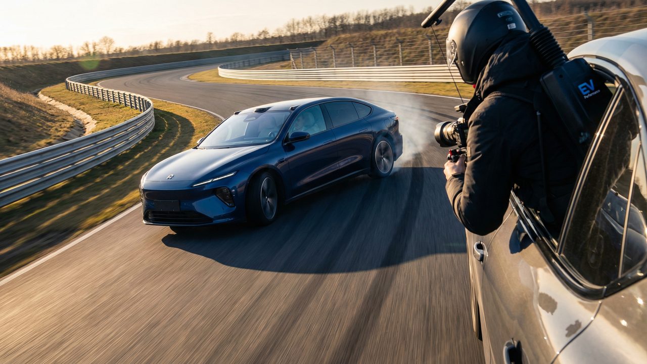 无限臀山 比亚迪海豹新车测评视频